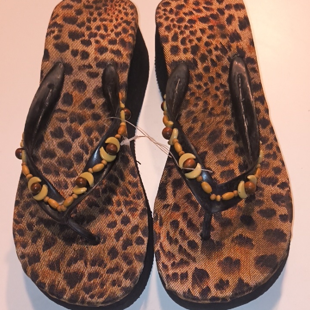Leopard Print Beaded Women's Flip Flops      Size Small (5-6)